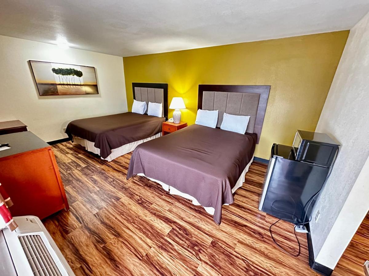 Regency Inn Iola エクステリア 写真