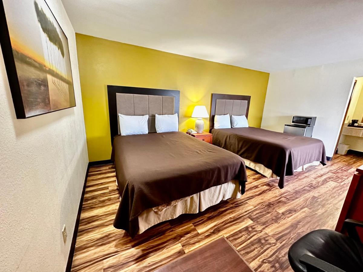 Regency Inn Iola エクステリア 写真