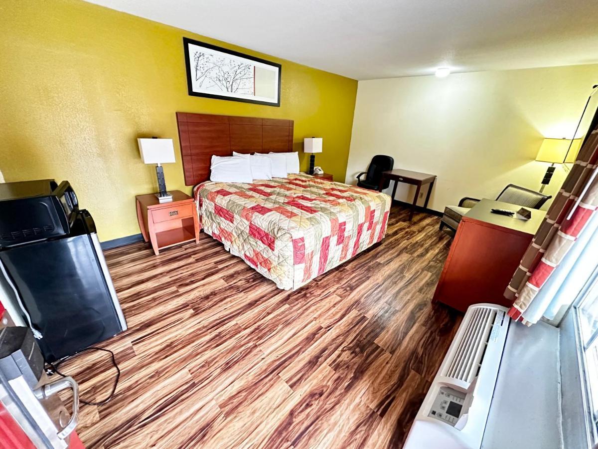 Regency Inn Iola エクステリア 写真