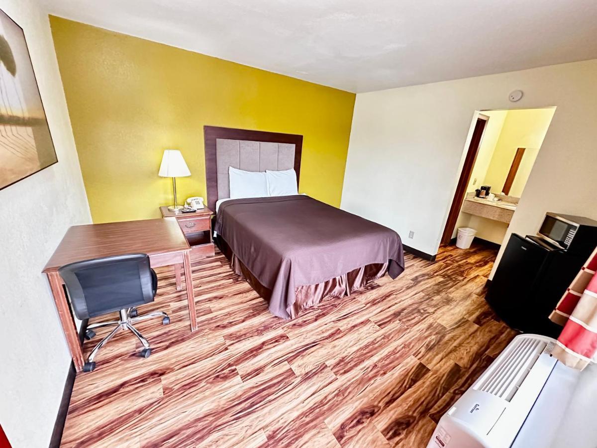 Regency Inn Iola エクステリア 写真