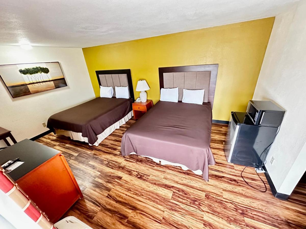 Regency Inn Iola エクステリア 写真