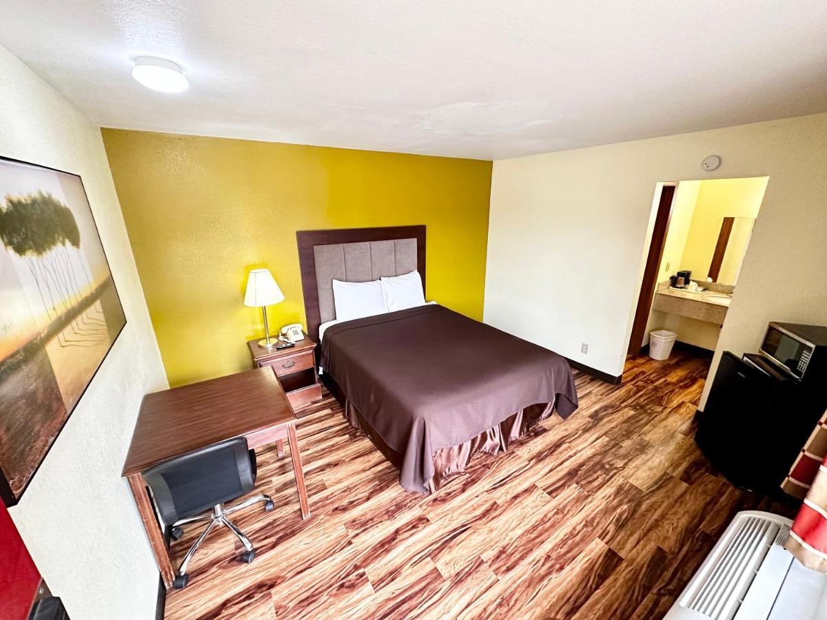 Regency Inn Iola エクステリア 写真