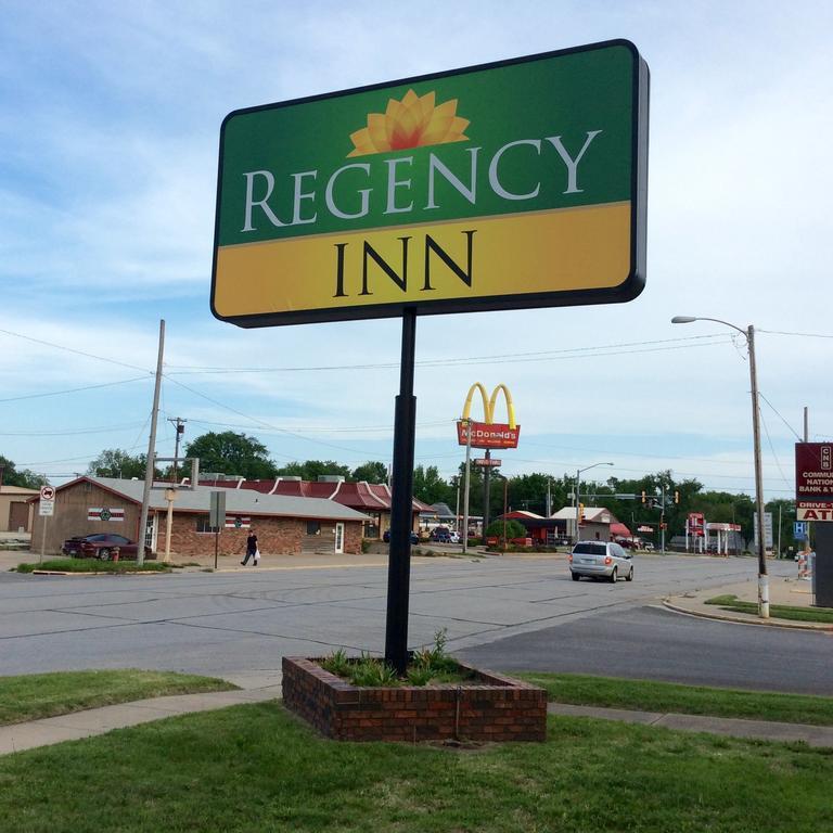 Regency Inn Iola エクステリア 写真