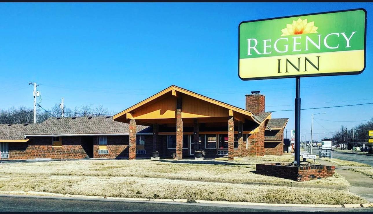 Regency Inn Iola エクステリア 写真