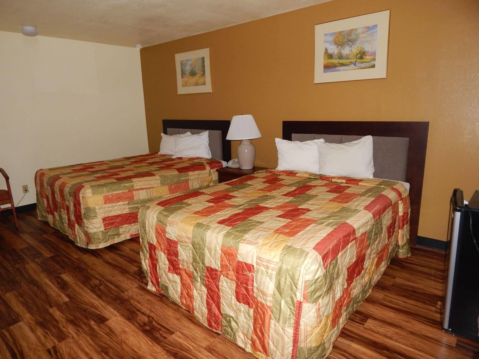 Regency Inn Iola エクステリア 写真